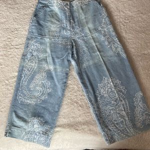 Cool and hip blue paisley capri pants by Chicos size 8 Woman’s or 1 in Chicos